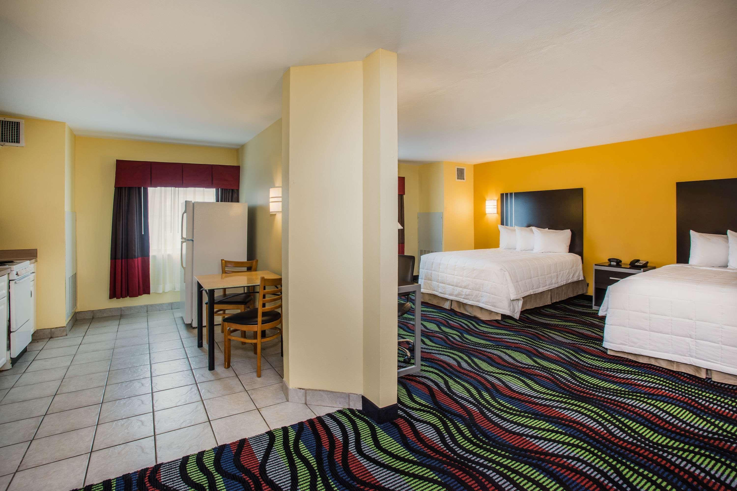 Days & By Wyndham Near Eisenhower Hotel 2*